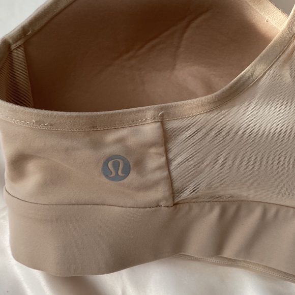 Lululemon 🍋 Bra Sz 6 🧘🏼♀️ - Picture 3 of 4